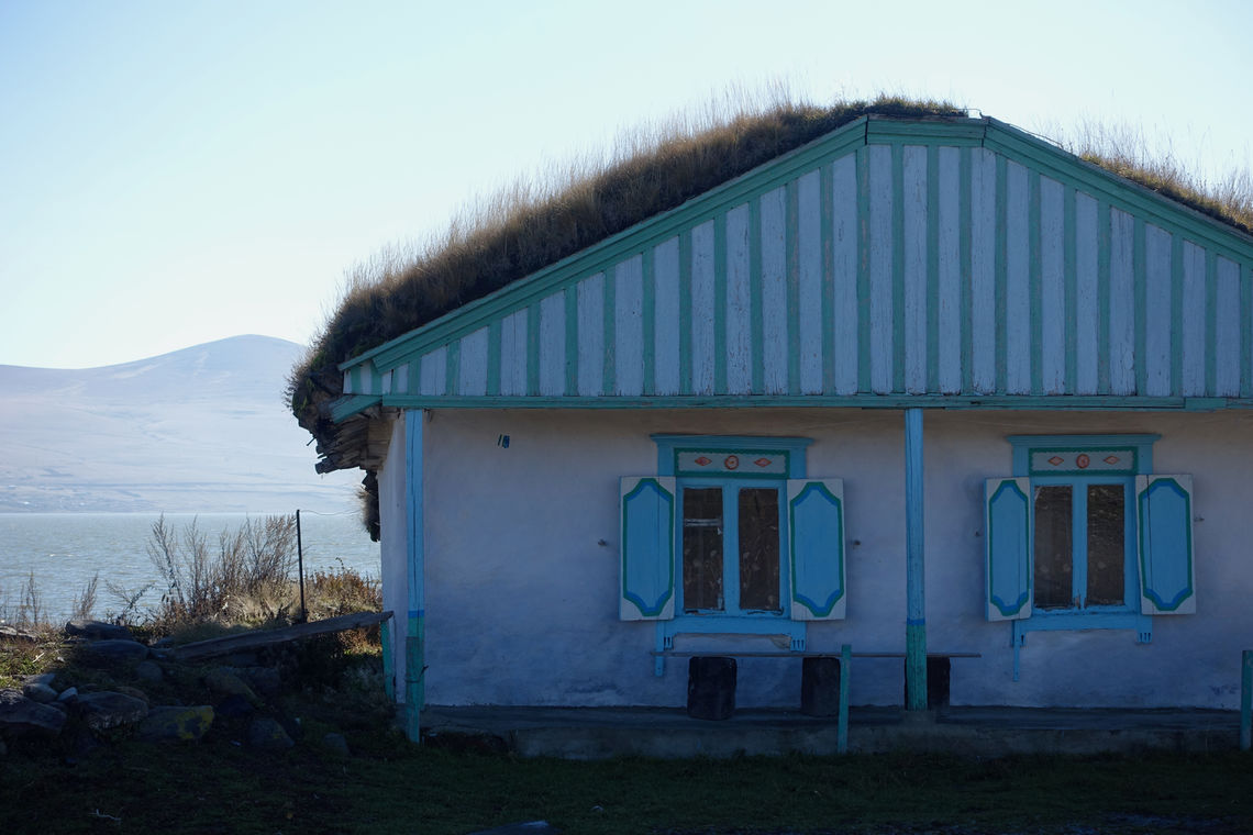 32 a traditionally insulated house on the shore of lake paravani javakheti georgia meagan neal transcaucasian trail association